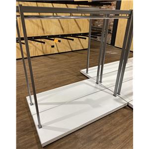 Lot 14

Tall Apparel Stand - On Wheels